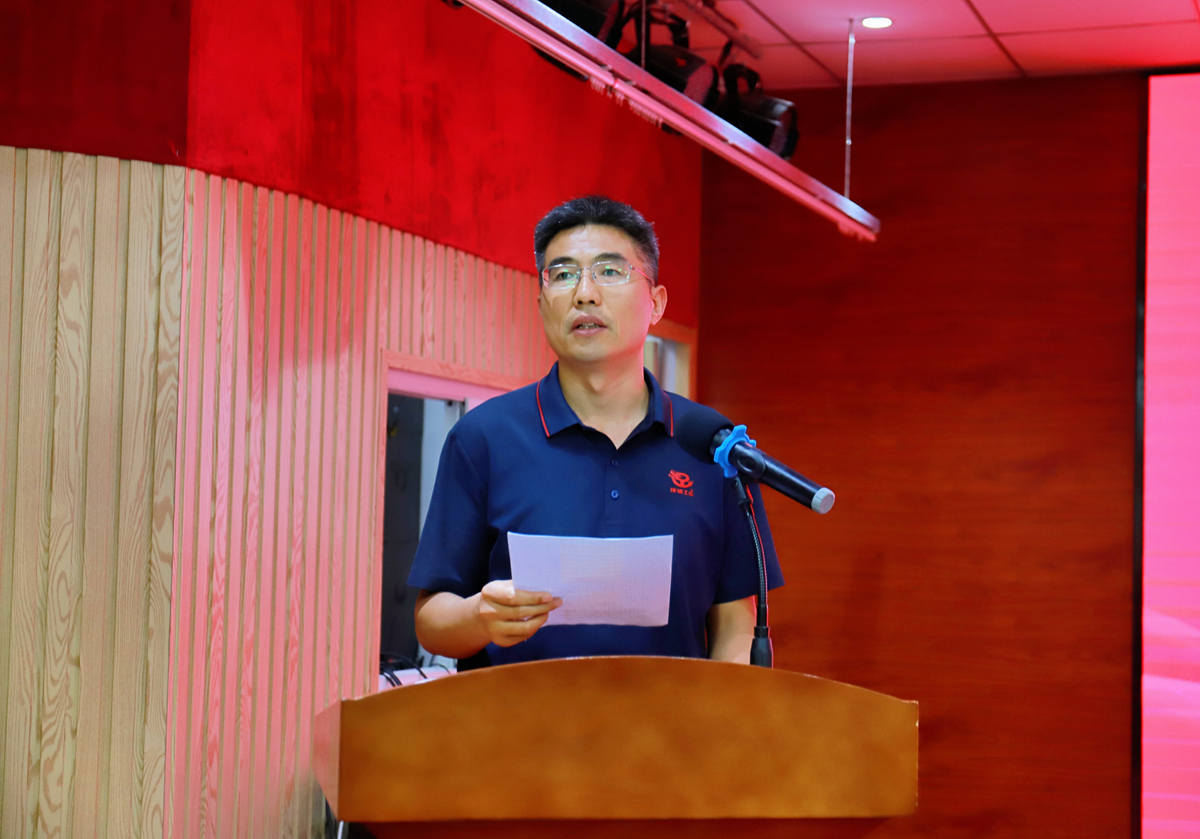 3-16877太阳集团的文化信息宣传办公室成员、福之汇公司黄朝辉通报16877太阳集团的文化建设和信息宣传工作开展情况.jpg