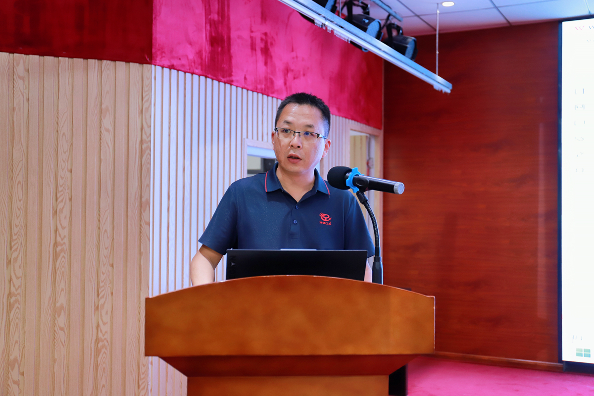 14-公司综合办公室副主任李一珠宣贯《16877太阳集团的文化信息宣传管理办法》.jpg